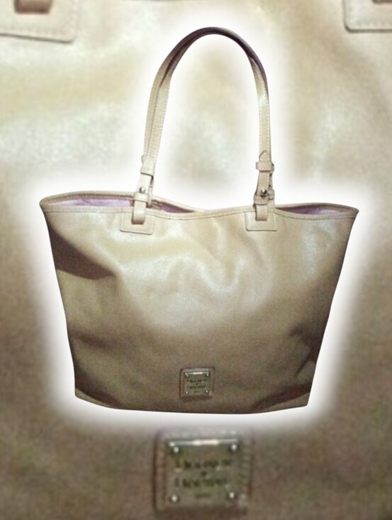 Dooney & Bourke Handbags - (EUC) Vintage Dooney & Bourke® Medium East / West Leather Tote